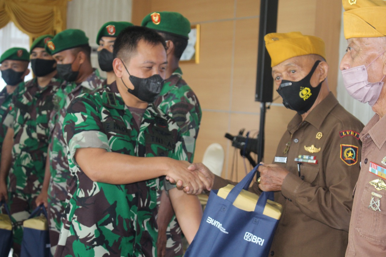 Jelang Idul Fitri 1443 Hijriyah Danrem BRI Dan BNI Kepri Berbagi